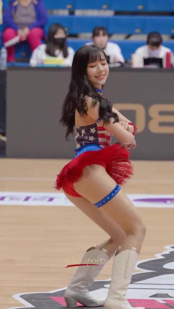 最好的啦啦隊(duì)小姐姐！自信，健康充滿活力！